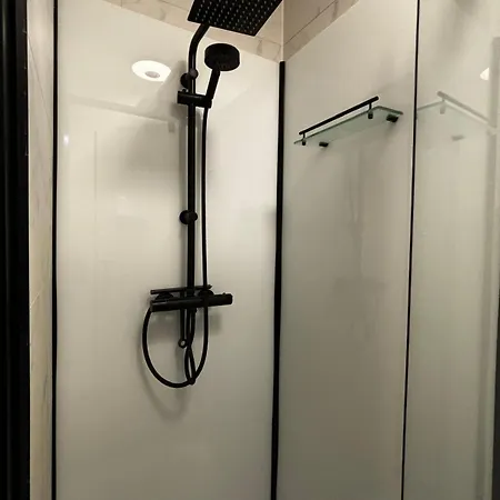 Paisible, Proche Du Centre Et De La Plage! Appartement *