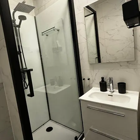 Apartment Paisible, Proche Du Centre Et De La Plage! *